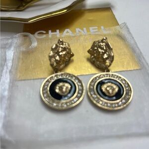 Gold and Black Earrings with Luxurious Detailing